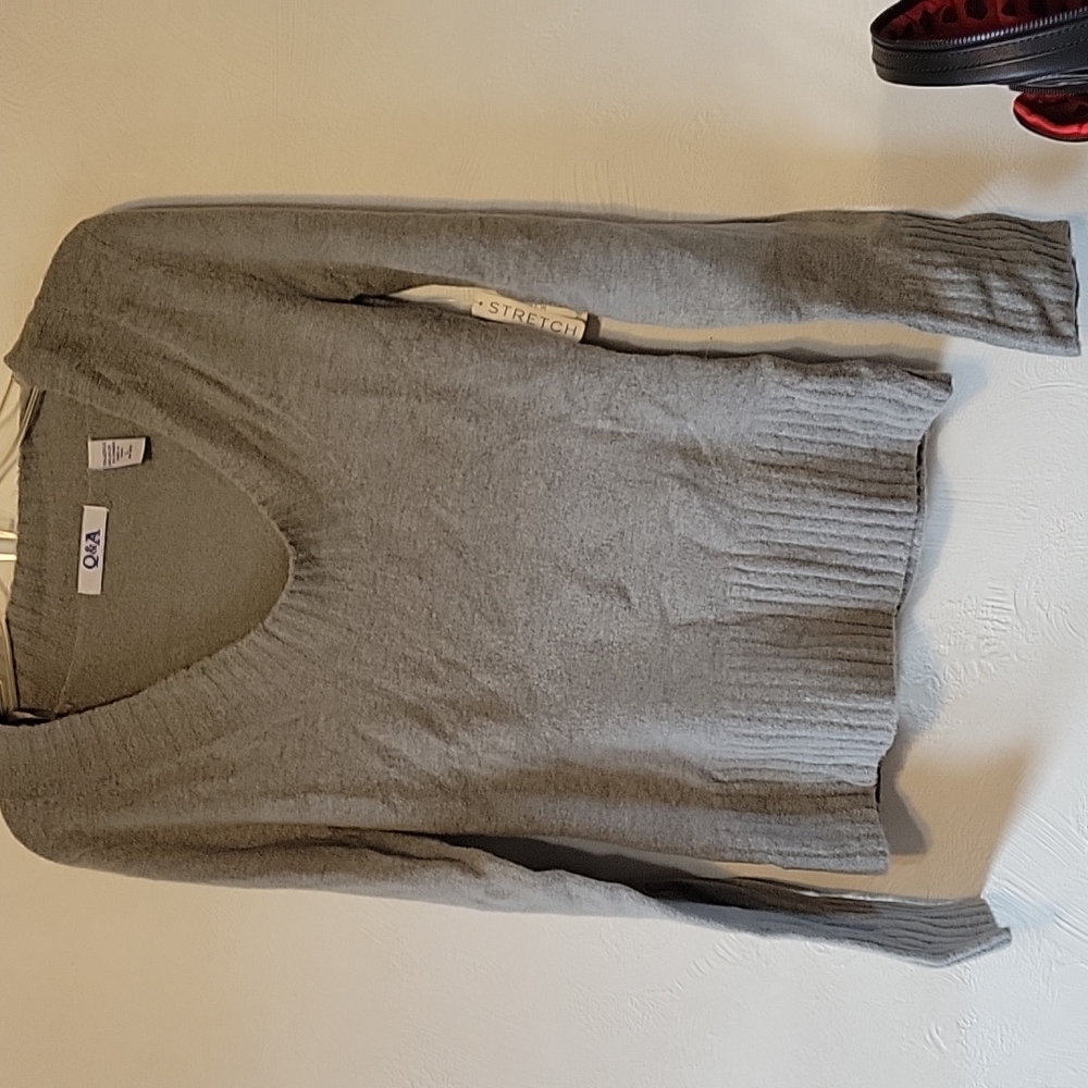 Grey sweater